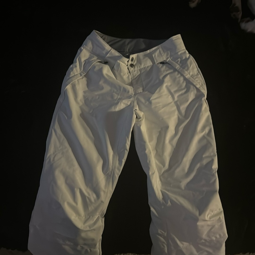 Columbia women’s snow pants worn ONCE and still like new. Insulated.